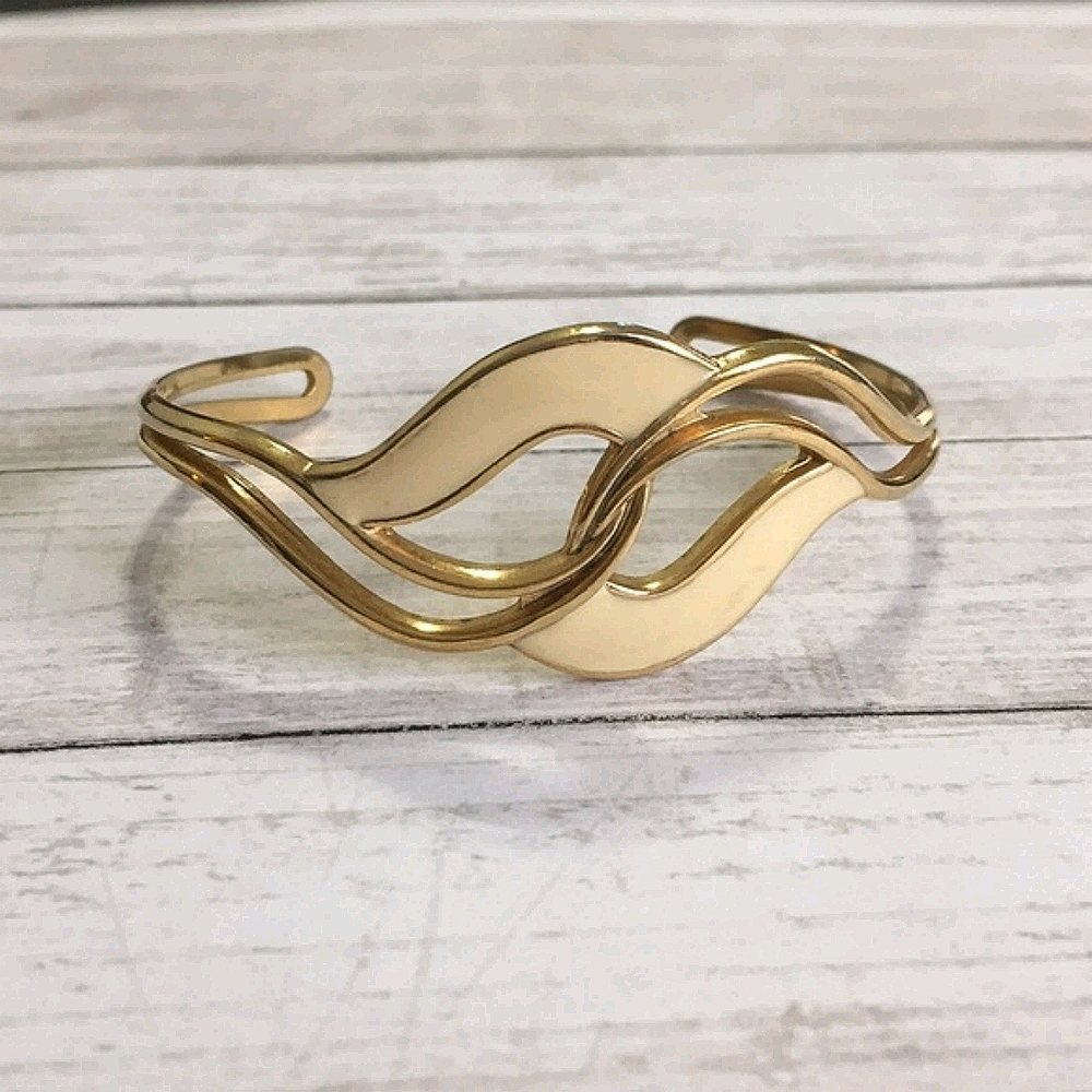 Vintage Avon Gold and enamel vintage bracelet cuff bracelet